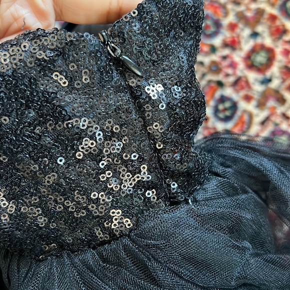 Beautiful tulle and sequins one shoulder dres - Picture 4 of 6